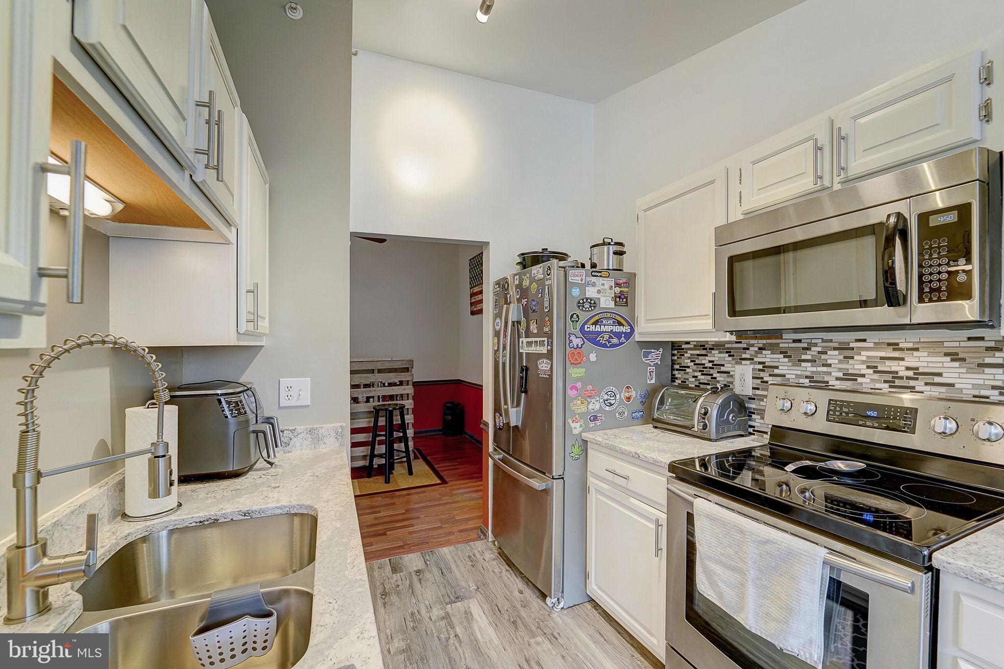 CONSTANT FRIENDSHIP - Residential