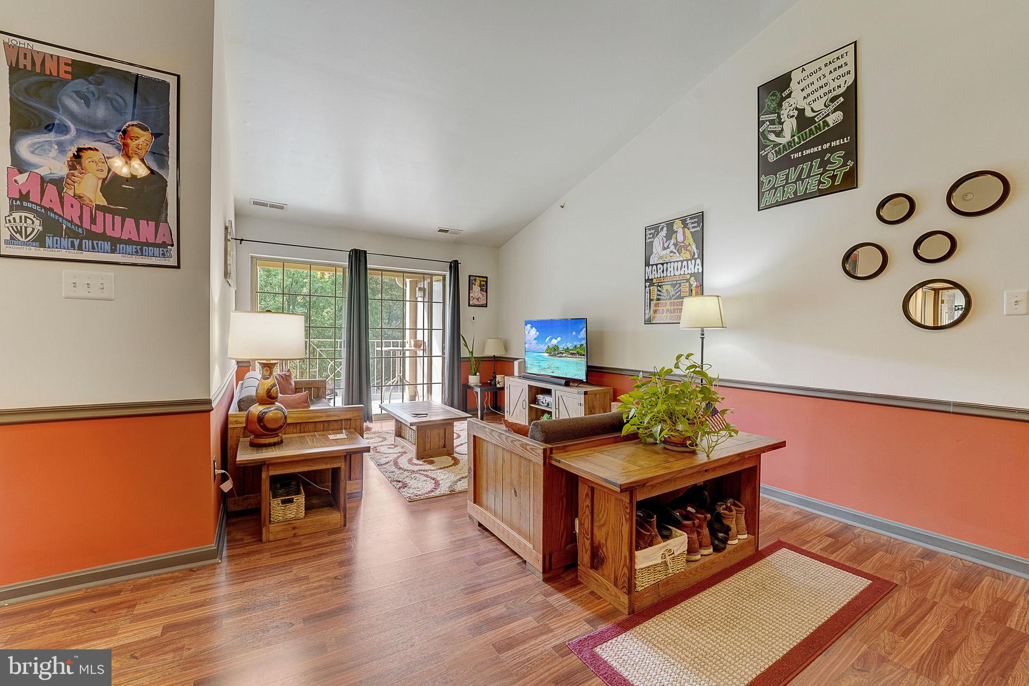 CONSTANT FRIENDSHIP - Residential