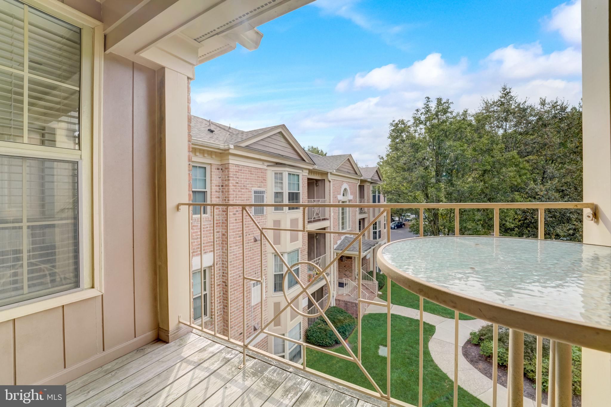 CONSTANT FRIENDSHIP - Residential