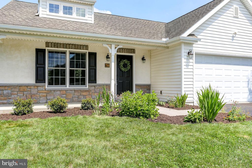 Photo of 758 Heather Ridge, MANHEIM, PA 17545 (MLS # PALA2073184)