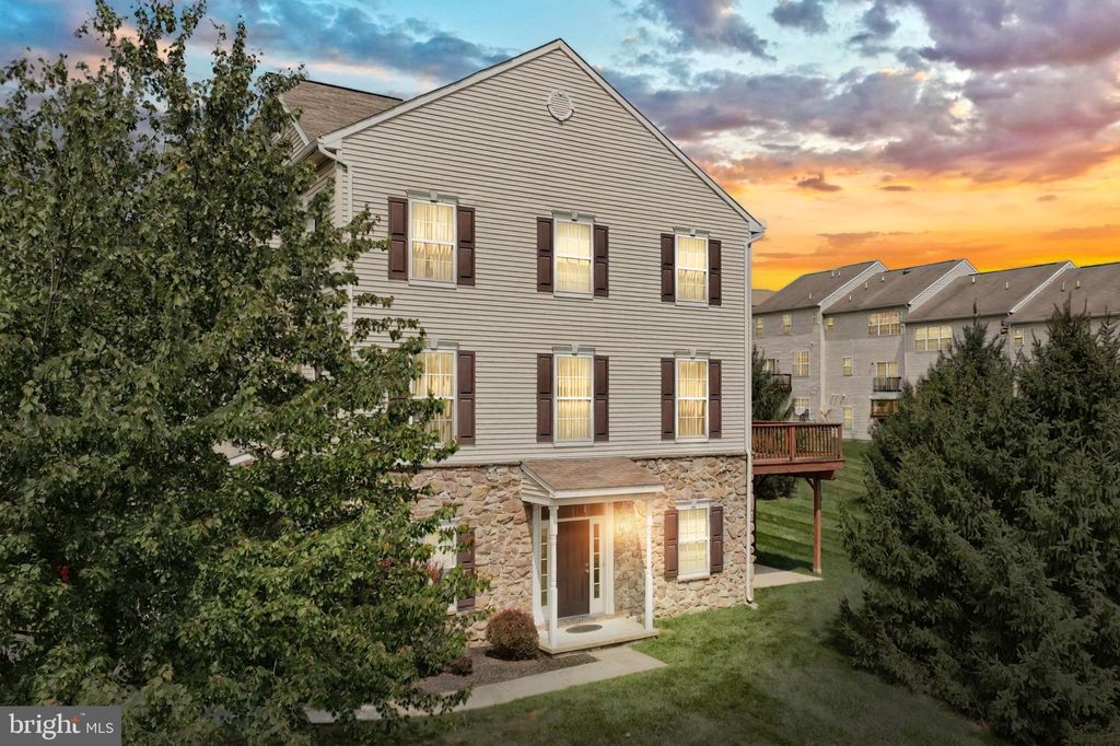 Photo of 2121 Maple Crest Boulevard #2121, YORK, PA 17406 (MLS # PAYK2088144)