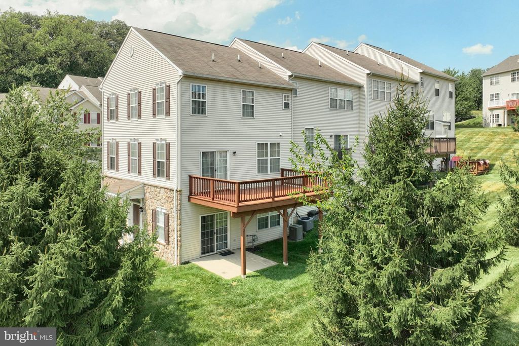 Photo of 2121 Maple Crest Boulevard #2121, YORK, PA 17406 (MLS # PAYK2088144)