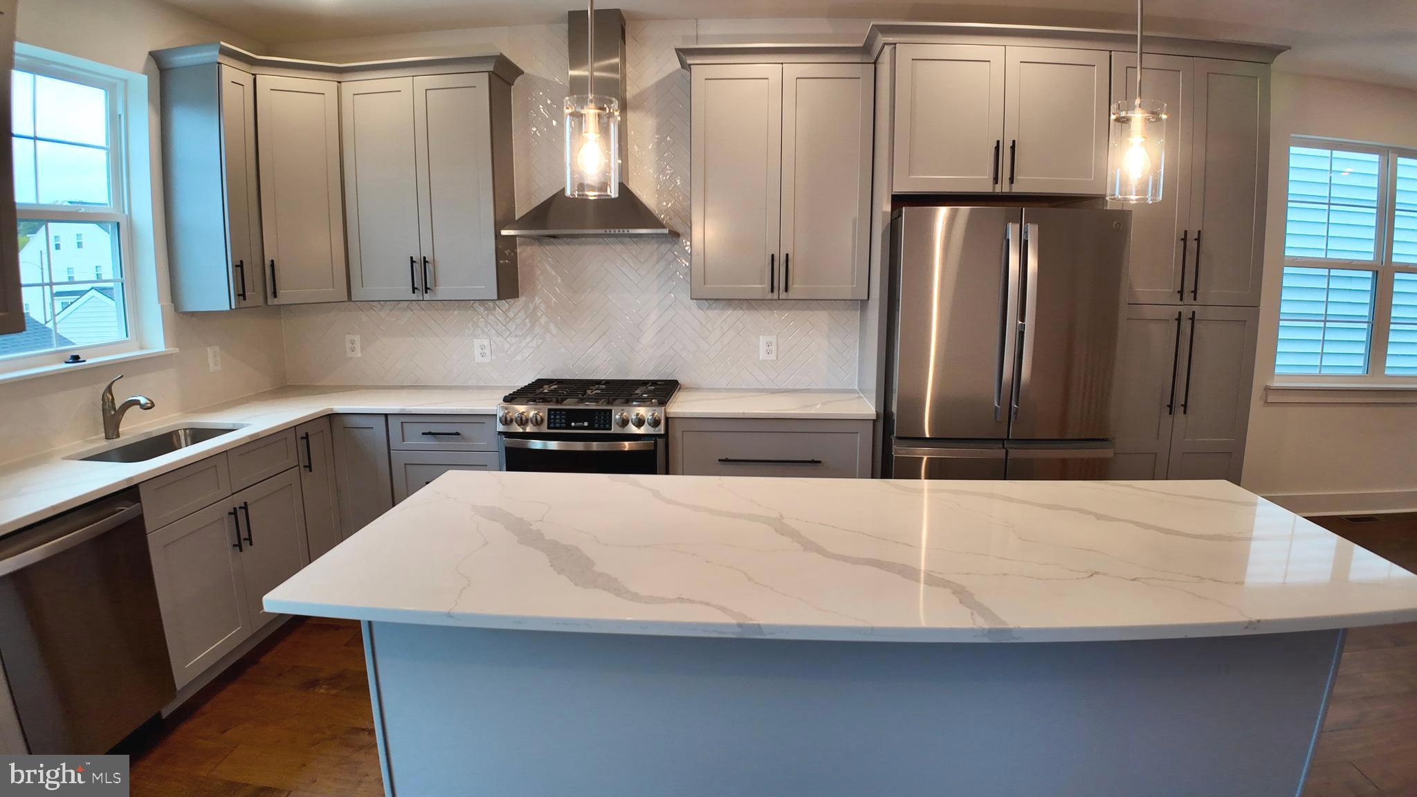 410 E 7TH AVENUE LOT 6