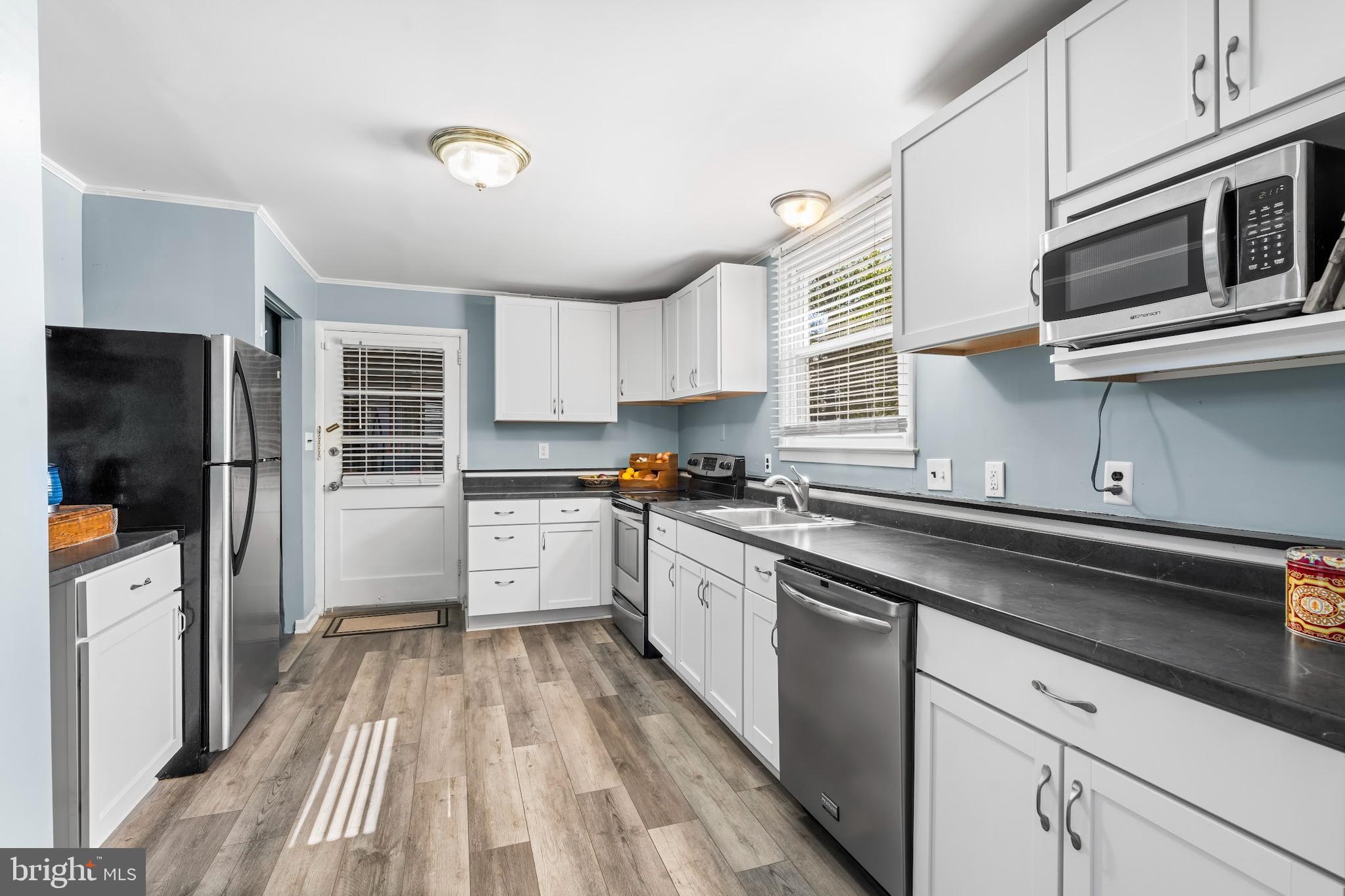 1812 DUNWOODY CIRCLE