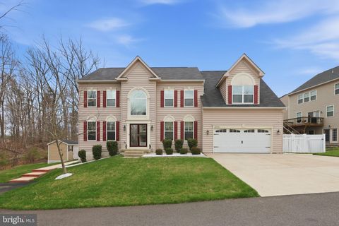 Photo of 16789 Mill Station Way, DUMFRIES, VA 22025 (MLS # VAPW2110960)
