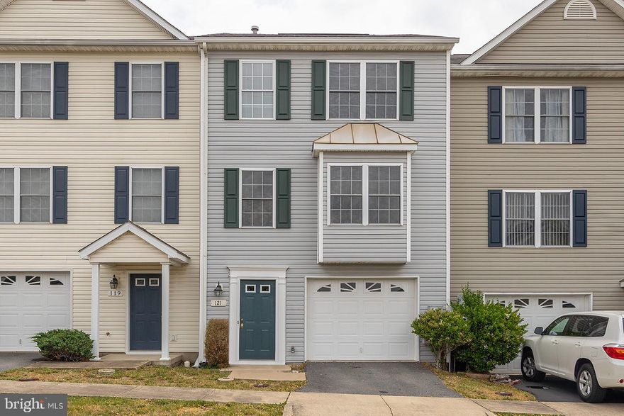 2 Bed/1.5 Bath townhouse near route 7, I-81, and shopping and entertainment. Perfect for commuters! Well-kept with a one-car garage. Deck off the kitchen. The community pool is conveniently located across the street.  Landlord pays HOA fee.***620+ credit scores required for all tenants 18+ years with recent, detailed credit report provided by the potential tenant.  W2's, background, and job history to be checked.  Security deposit and first month's rent are due. No smoking, no pets, no exceptions. Available 6/23/23.