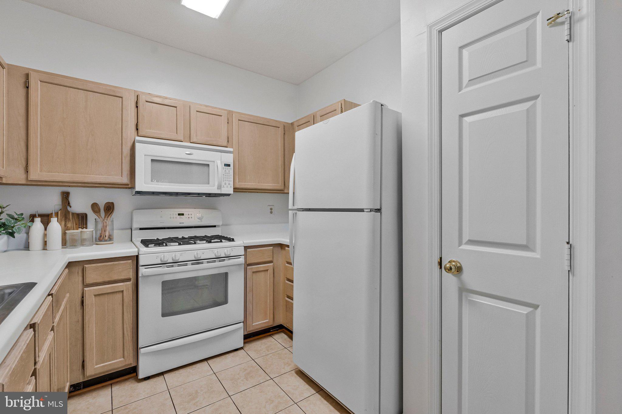 EDGEWATER AT TOWN CENTER - Residential