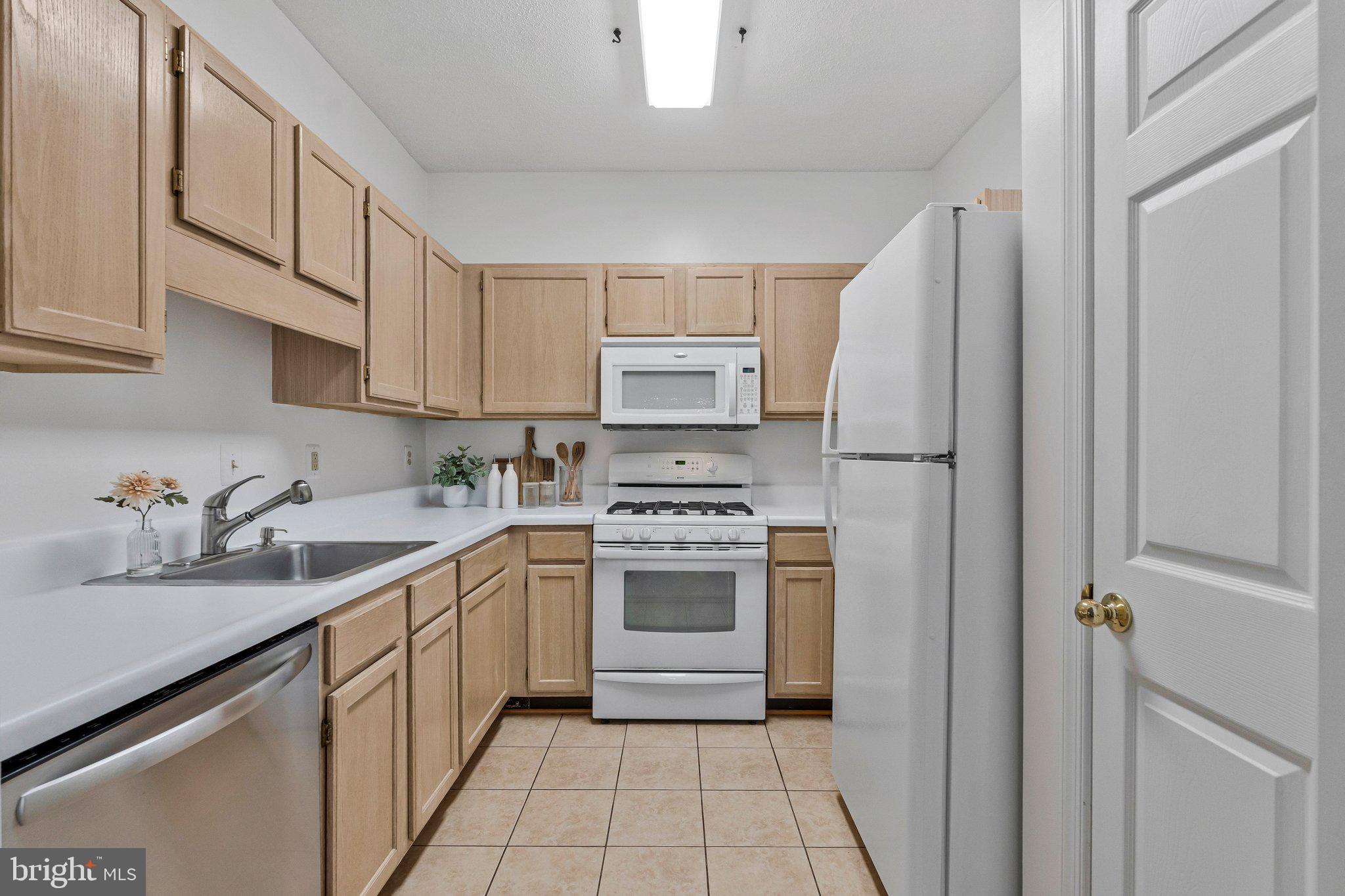 EDGEWATER AT TOWN CENTER - Residential