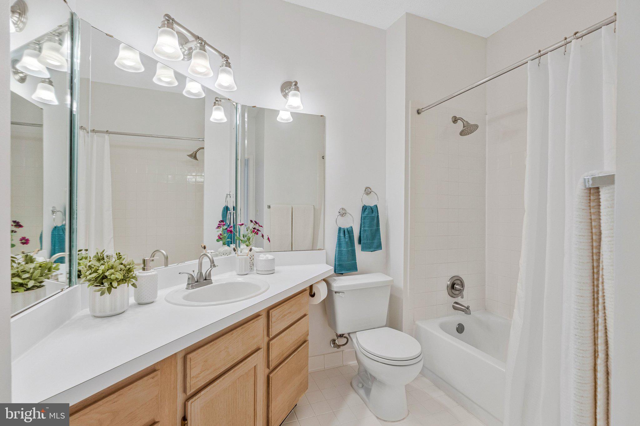 EDGEWATER AT TOWN CENTER - Residential