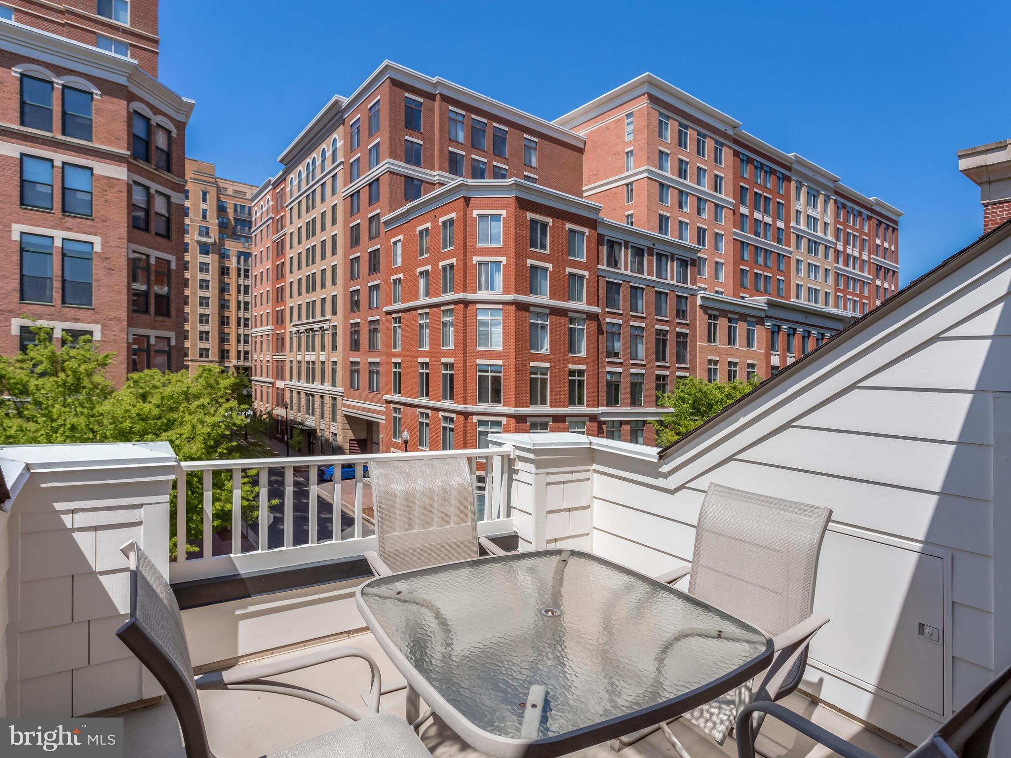 CLARENDON PARK - Residential