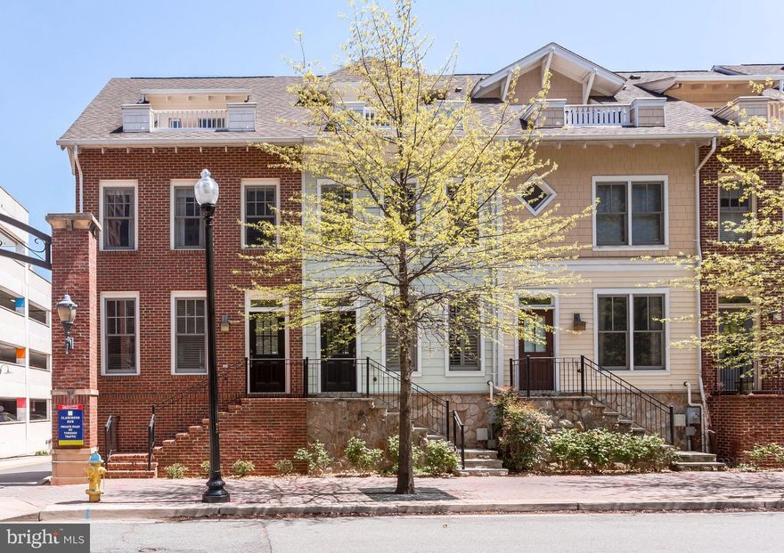 OPEN HOUSE 5/12 AND 5/13 2-4 PM. A SHORT WALK, WITHIN MINS TO SHOPS, DINE AND METRO. A LUXURY END UNIT TOWN HOME IN SOUGHT AFTER CLARENDON. 3 BEDS/3.5 BTHS. WOOD FLOORS,  GRANITE IN KITCHEN. NATURAL LIGHT FROM WINDOWS ON THREE SIDES. ROOF-TOP DECK SPACE OFF LOFT/BDR. FINISHED LOWER LEVEL W/GAS FIREPLACE. 2 CAR GARAGE.PLEASE CHECK OUT VIRTUAL TOUR.