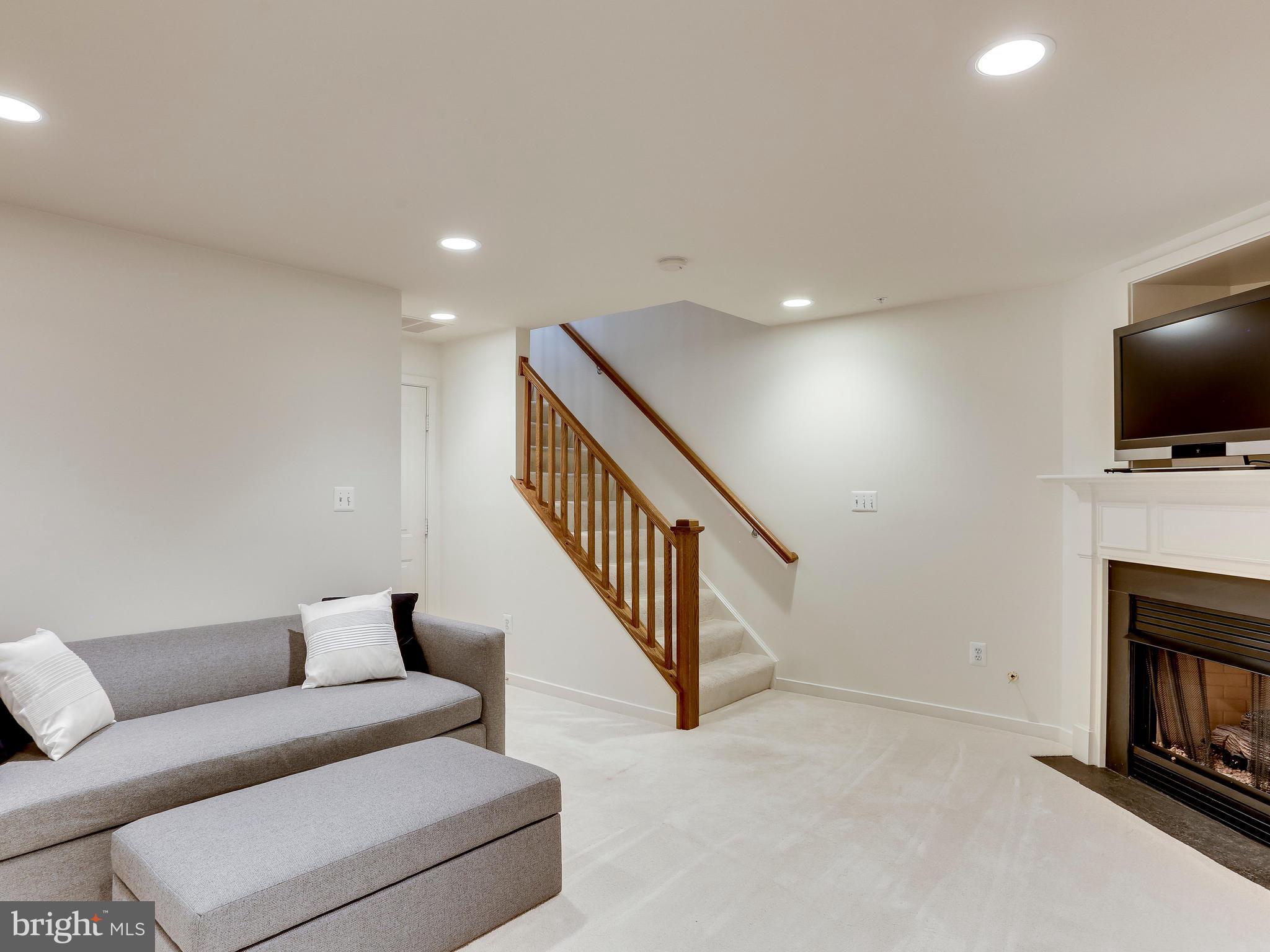 CLARENDON PARK - Residential