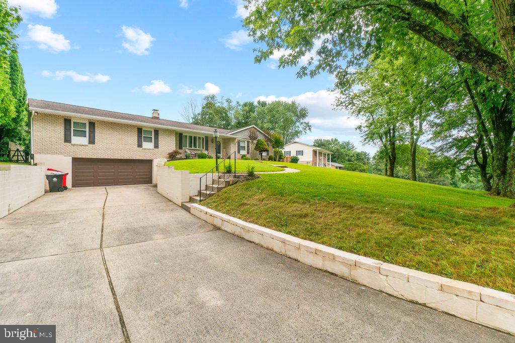 1821 RIDGECROFT DRIVE