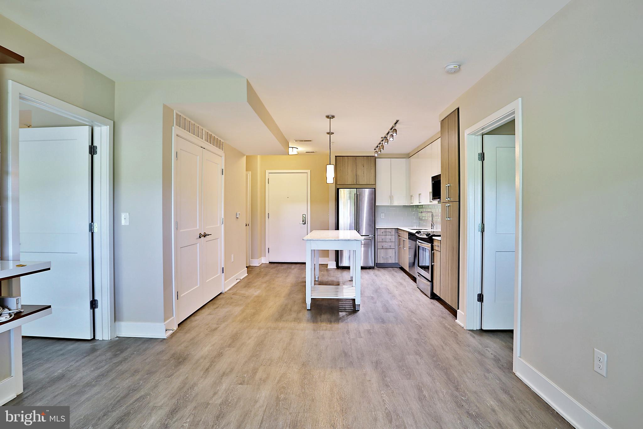 145 RIVERHAVEN DRIVE 021