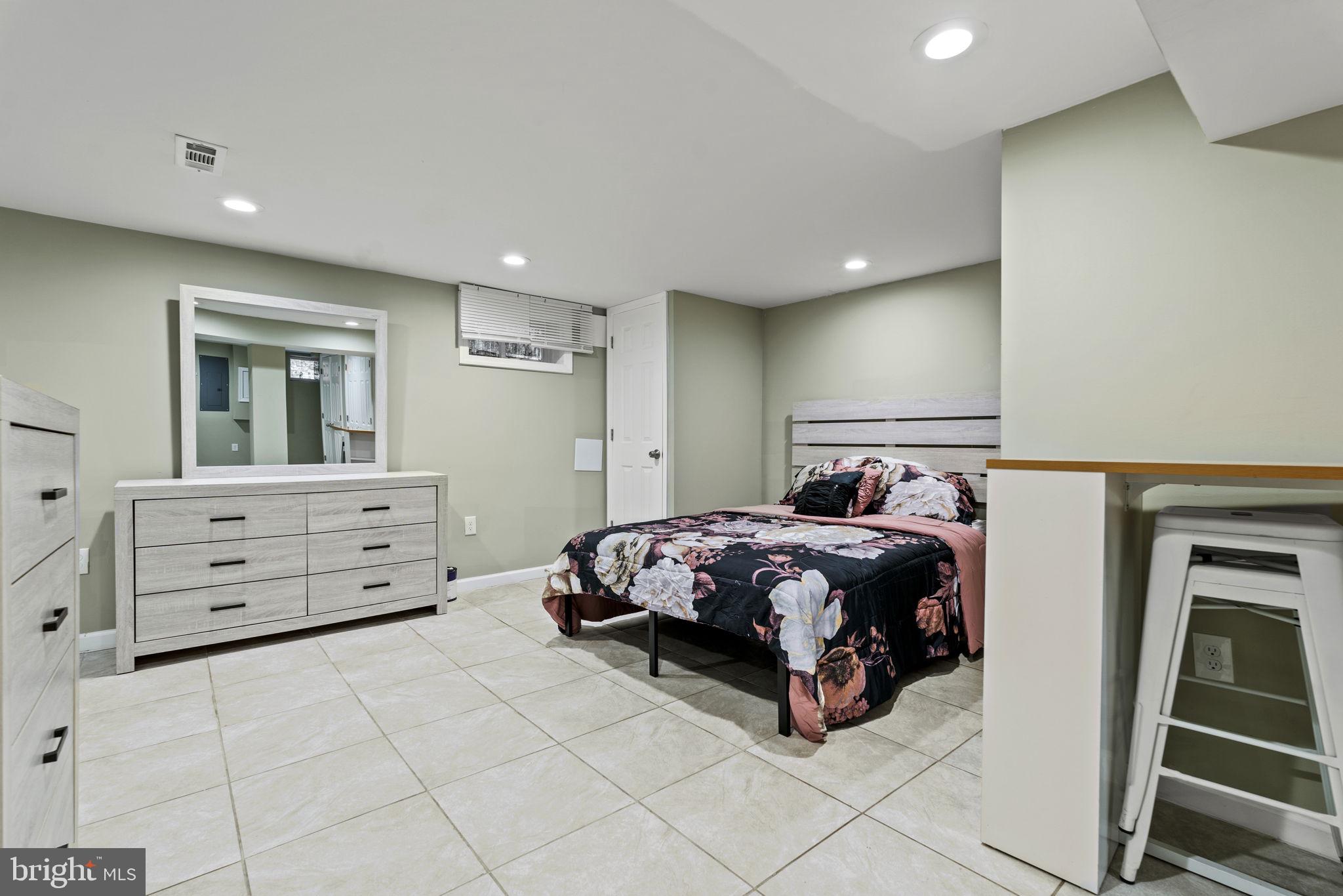 CLAREMONT-FREEDOM - Residential