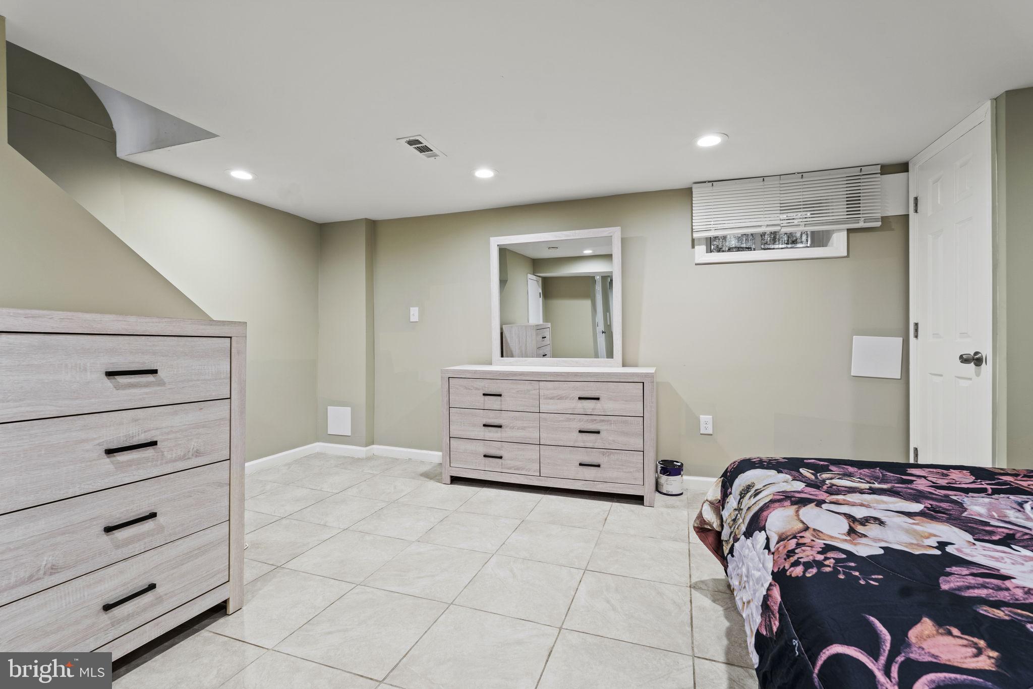 CLAREMONT-FREEDOM - Residential