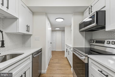 Photo of 1808 Old Meadow Road #418, MCLEAN, VA 22102 (MLS # VAFX2325688)