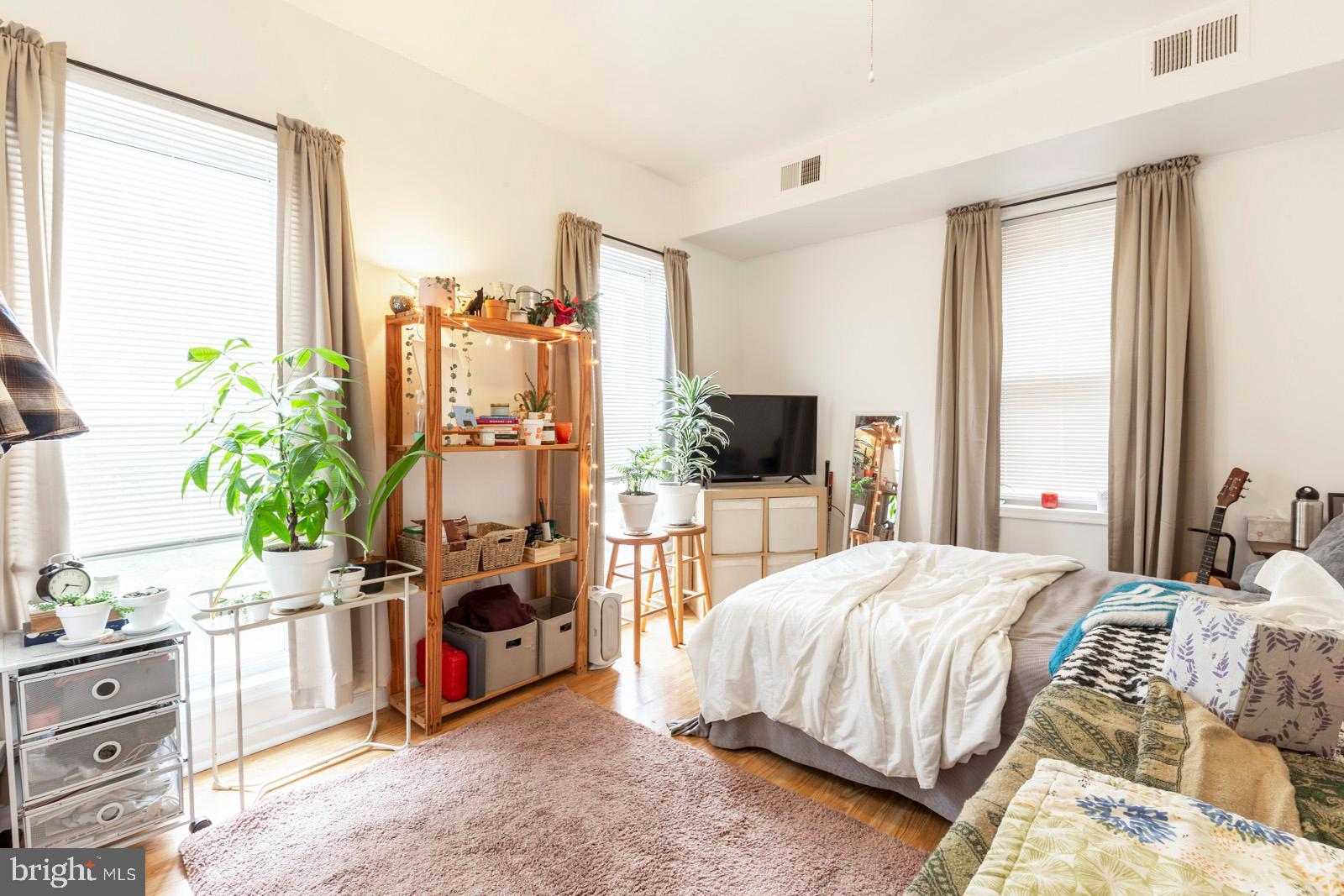 NORRIS SQUARE - Residential Lease