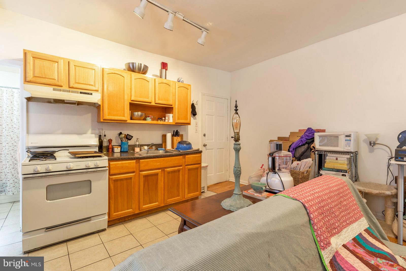 NORRIS SQUARE - Residential Lease