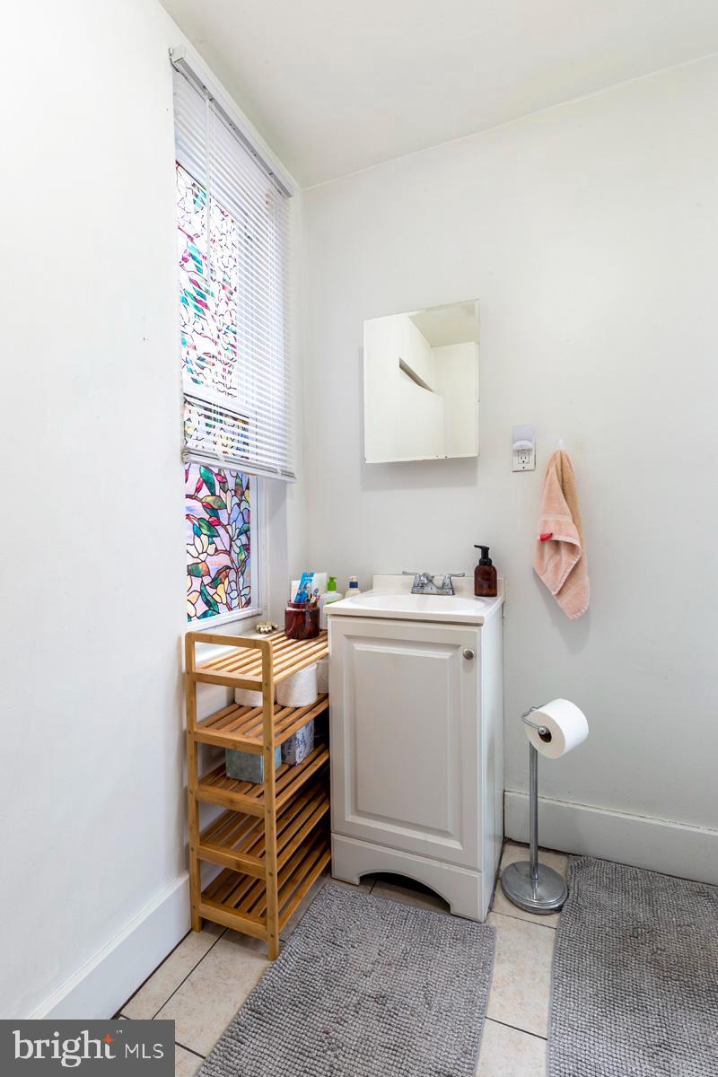 NORRIS SQUARE - Residential Lease