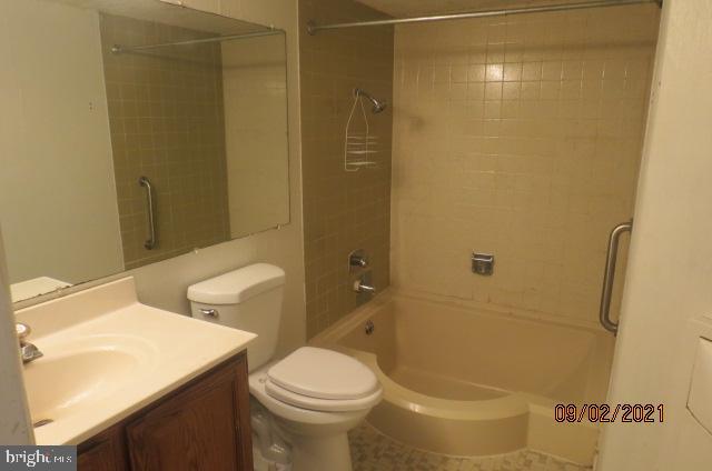 HUNTLEY SQUARE CONDOMINIUMS - Residential