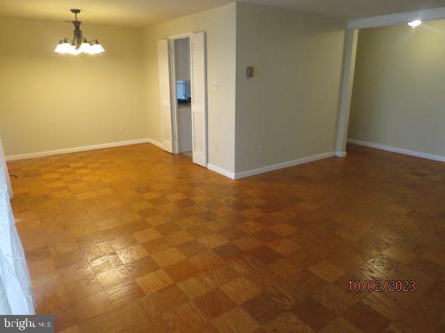 HUNTLEY SQUARE CONDOMINIUMS - Residential