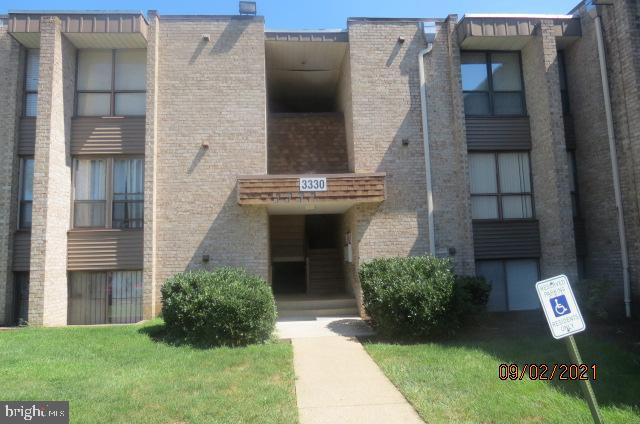 HUNTLEY SQUARE CONDOMINIUMS - Residential