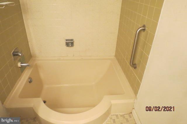 HUNTLEY SQUARE CONDOMINIUMS - Residential