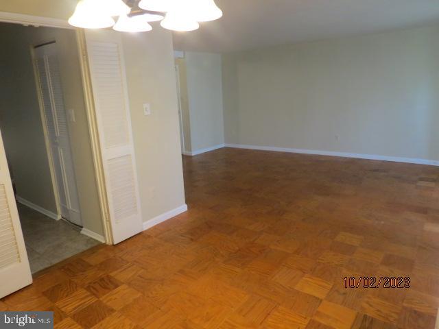 HUNTLEY SQUARE CONDOMINIUMS - Residential