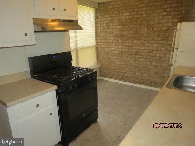 HUNTLEY SQUARE CONDOMINIUMS - Residential