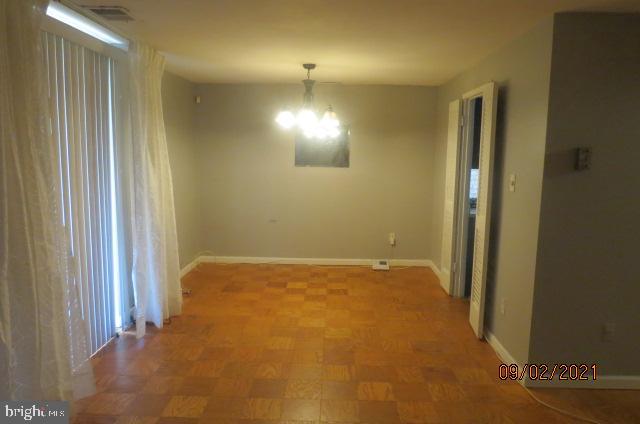 HUNTLEY SQUARE CONDOMINIUMS - Residential