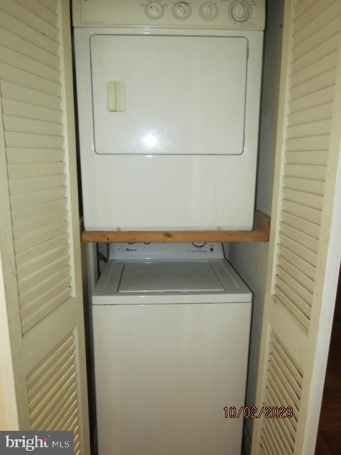 HUNTLEY SQUARE CONDOMINIUMS - Residential