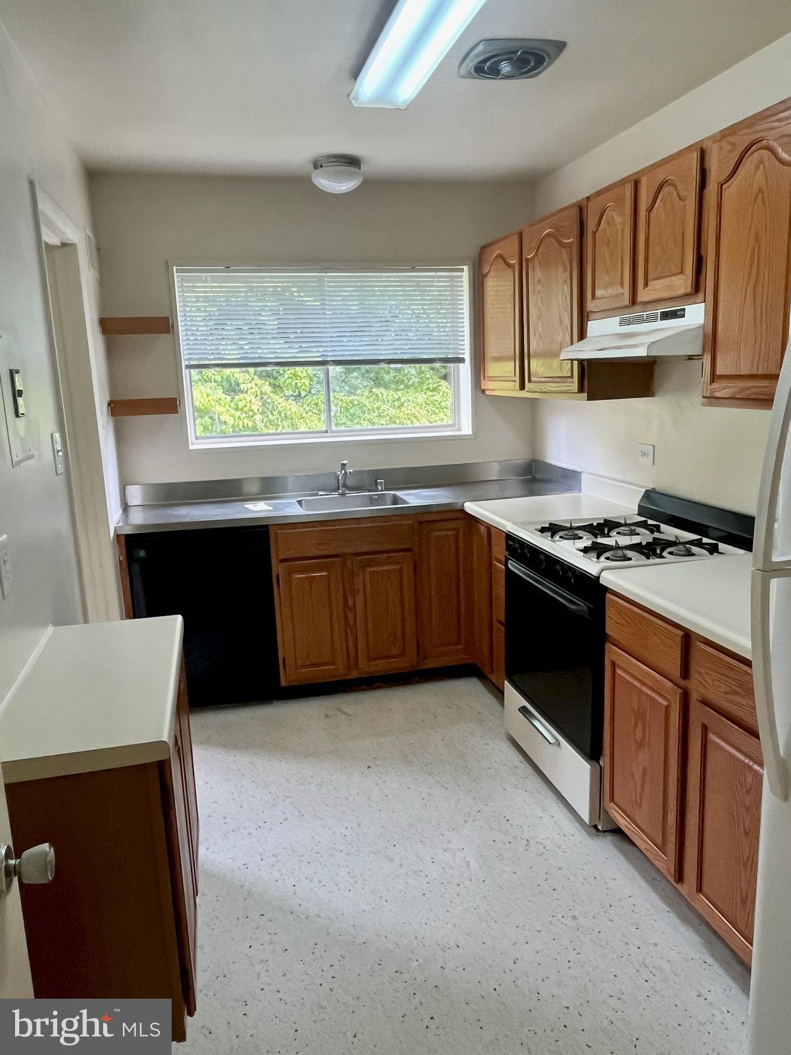 10625 MONTROSE AVENUE 204