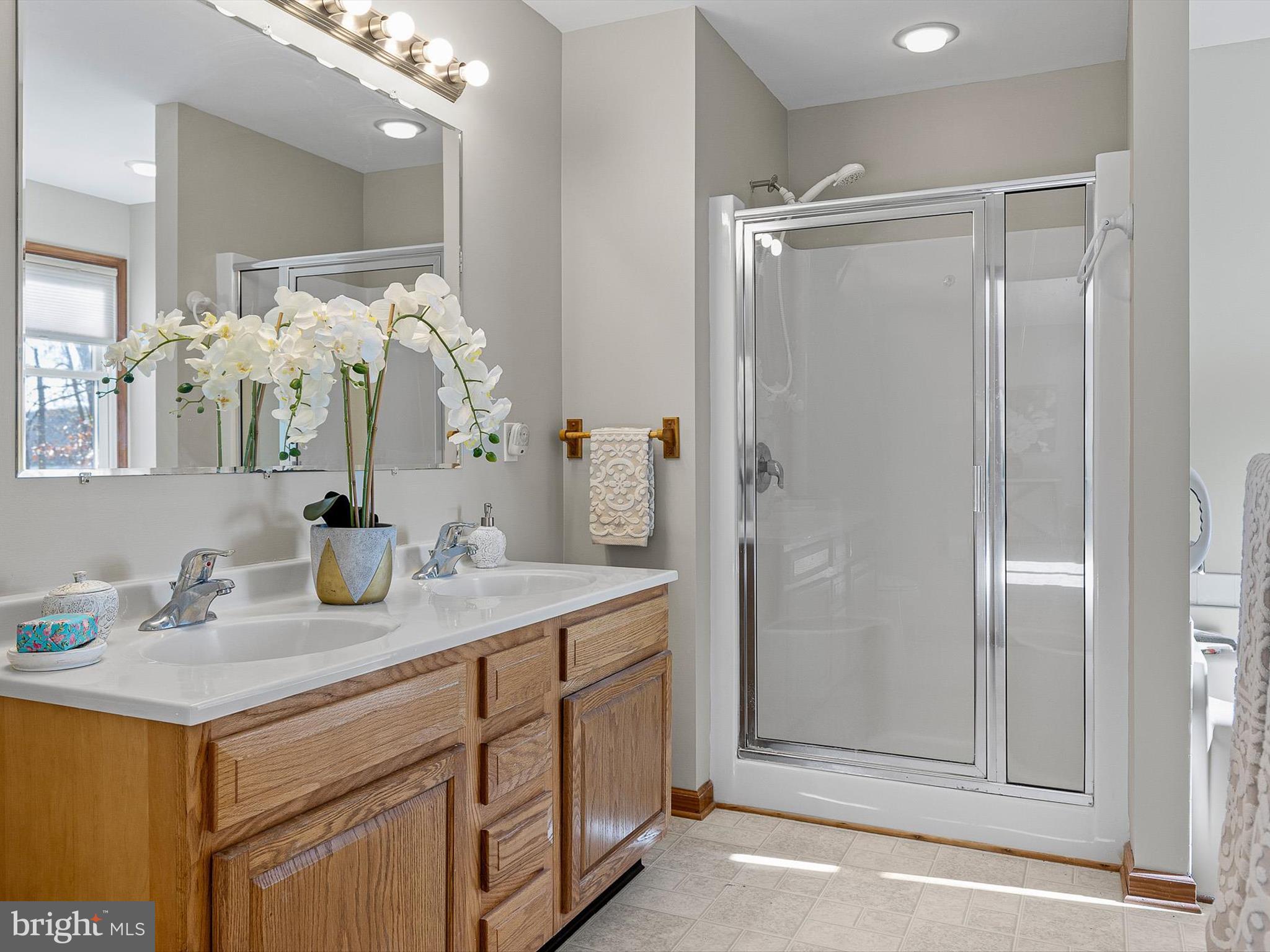 KENSINGTON COURTS - Residential