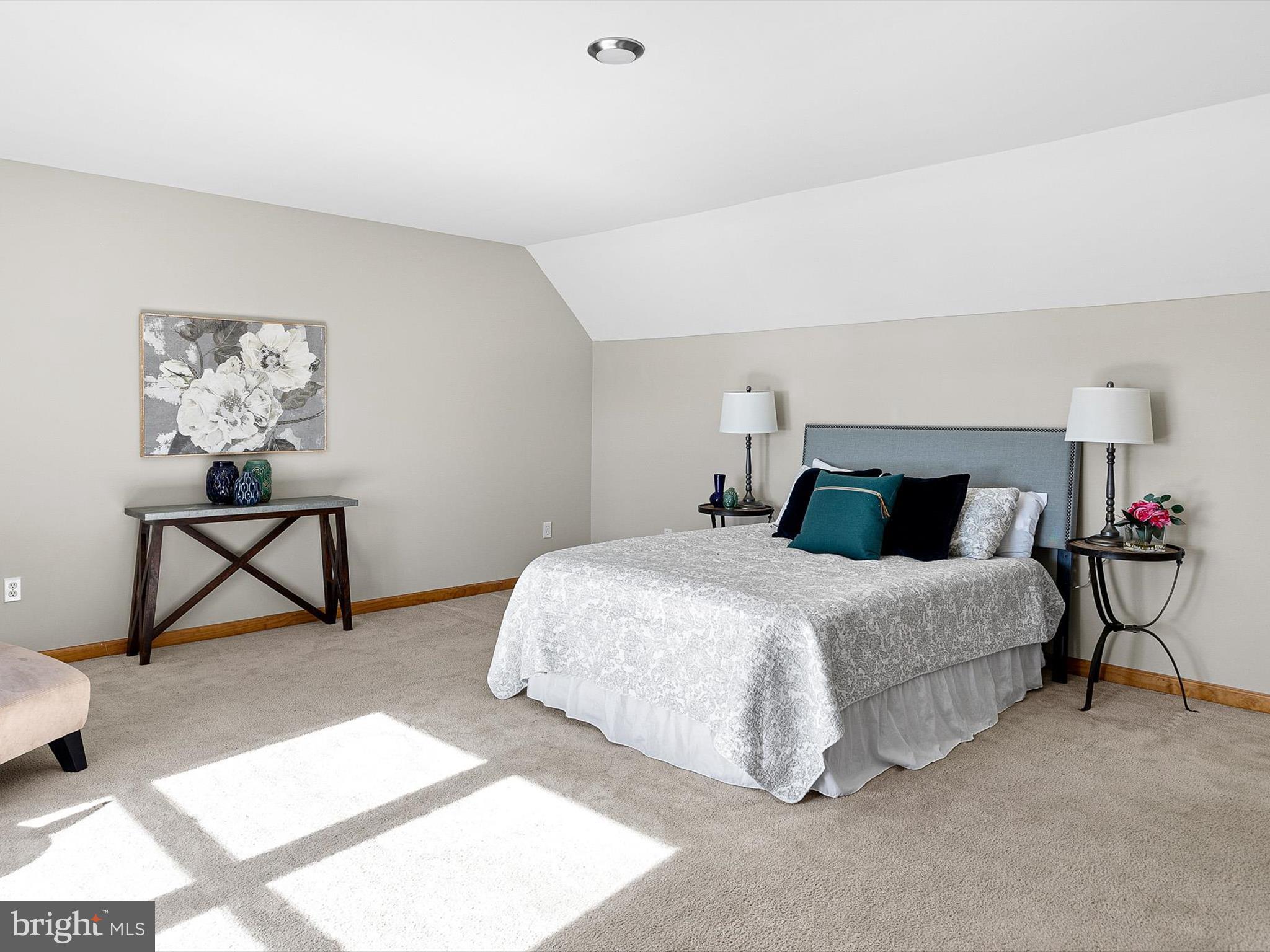 KENSINGTON COURTS - Residential