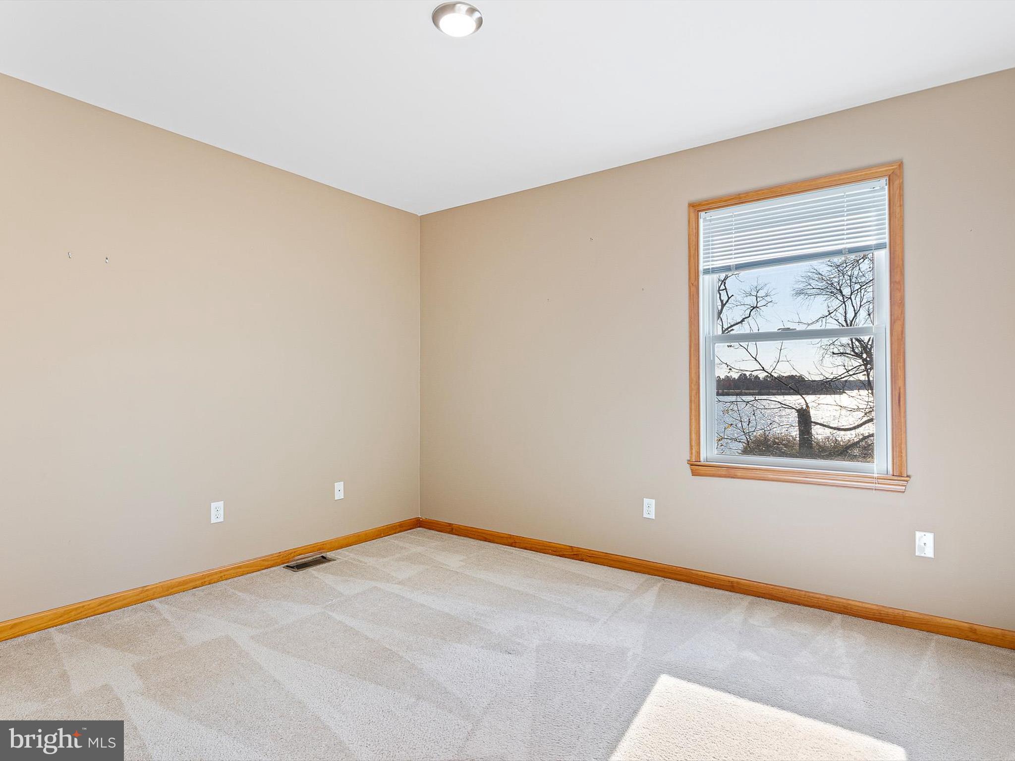 KENSINGTON COURTS - Residential