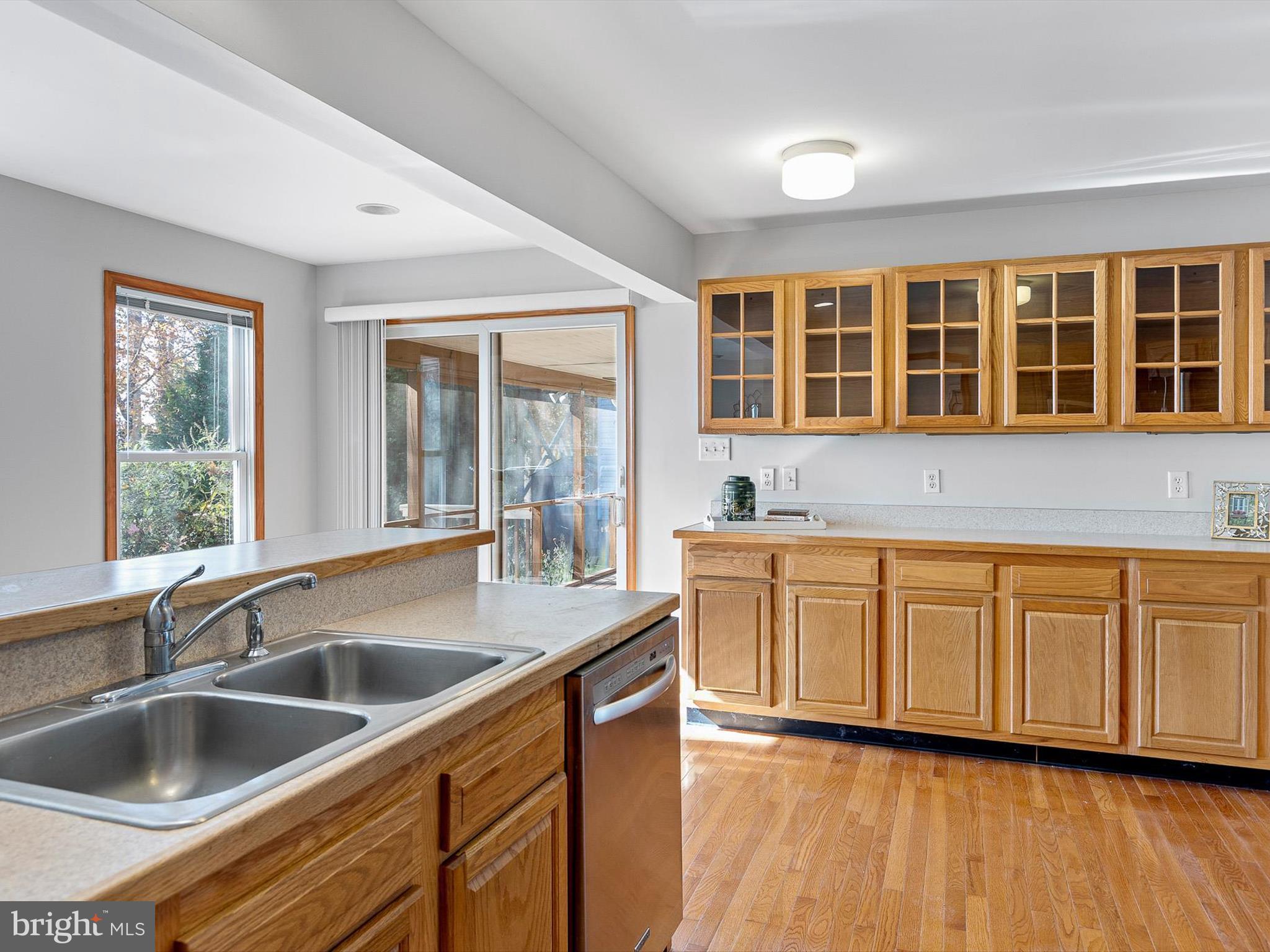 KENSINGTON COURTS - Residential