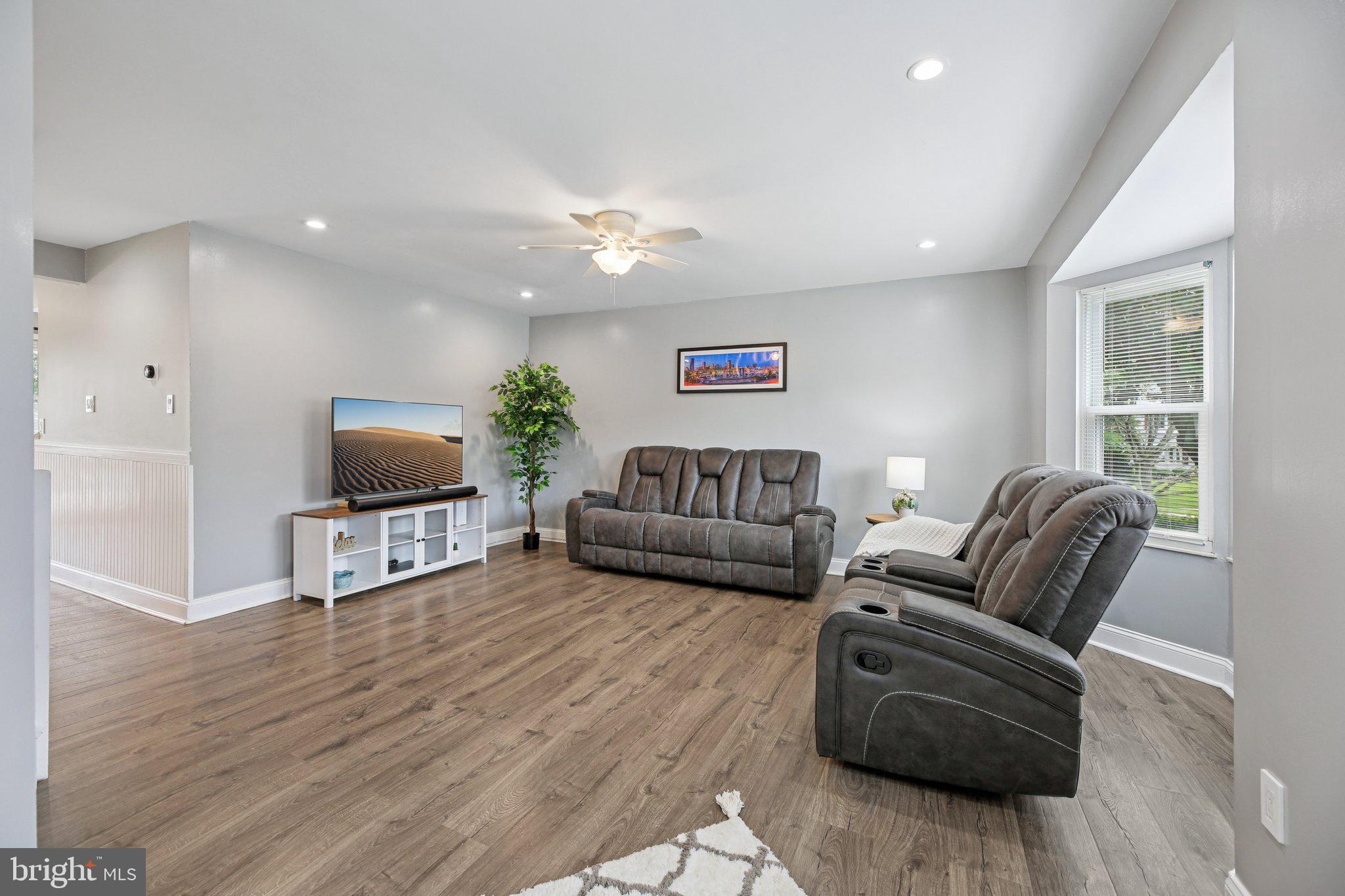 805 COMER SQUARE