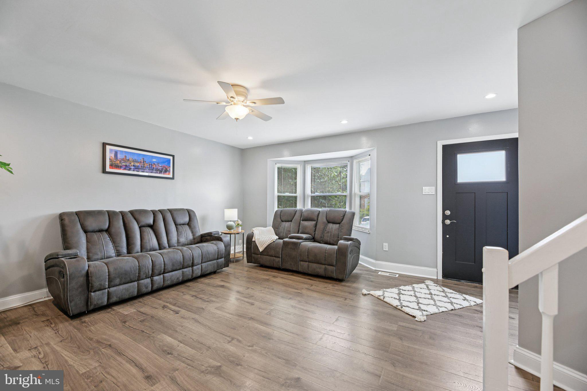 805 COMER SQUARE
