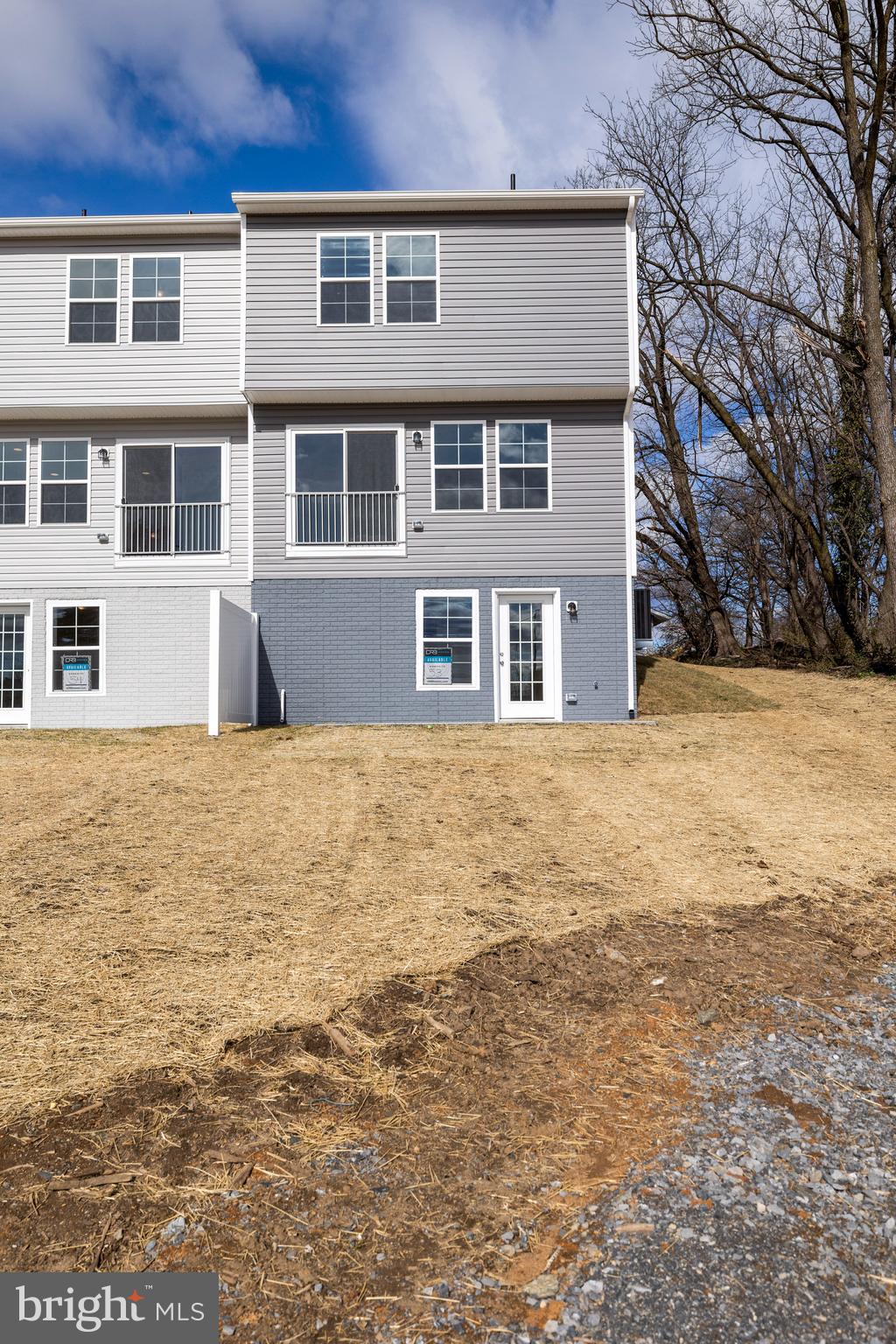 BURHANS VILLAGE - Residential Lease