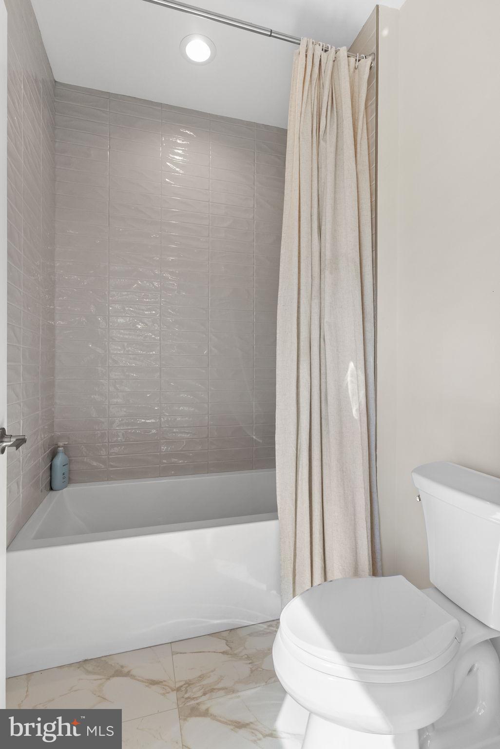 GARNET POINTE - Residential