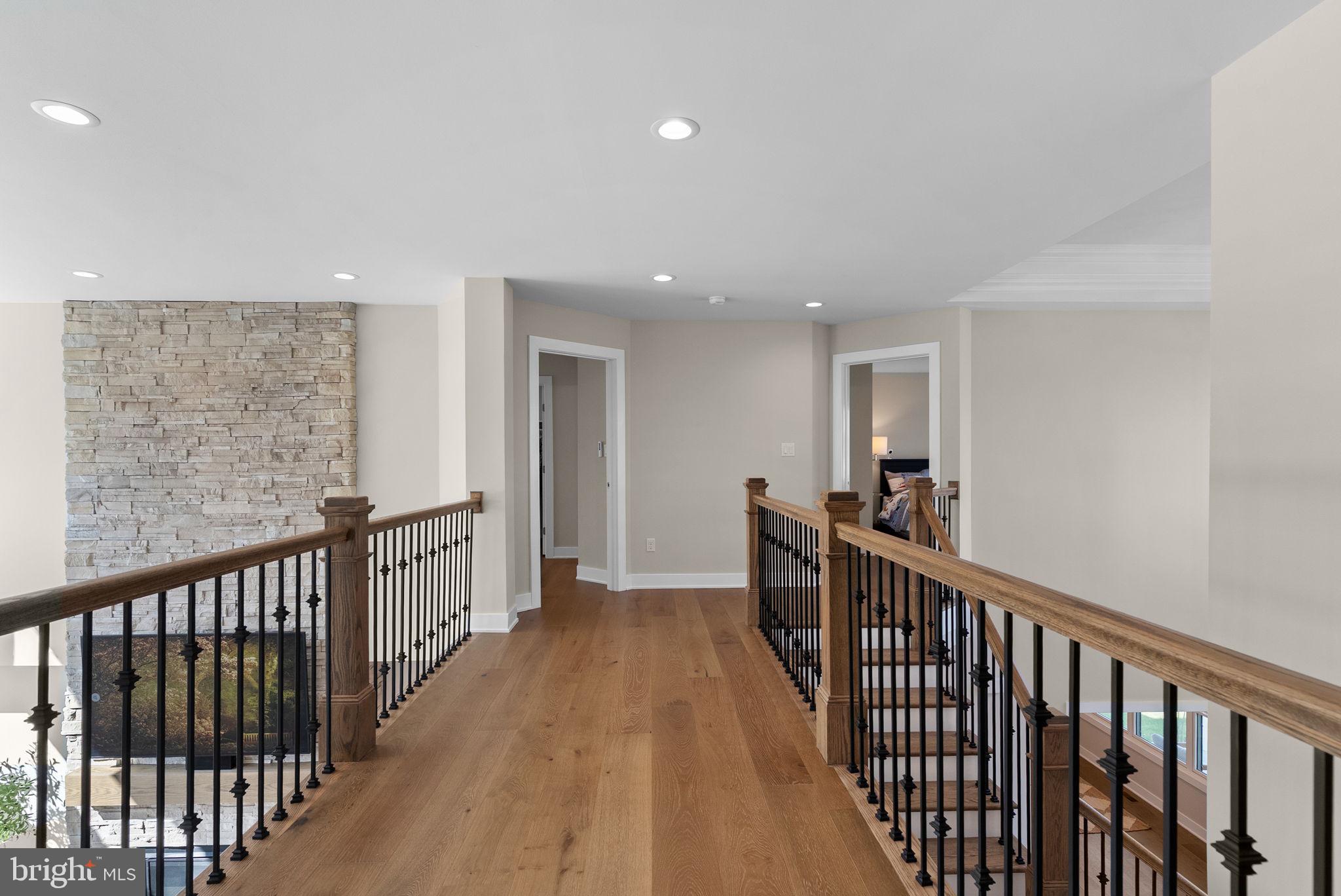 GARNET POINTE - Residential