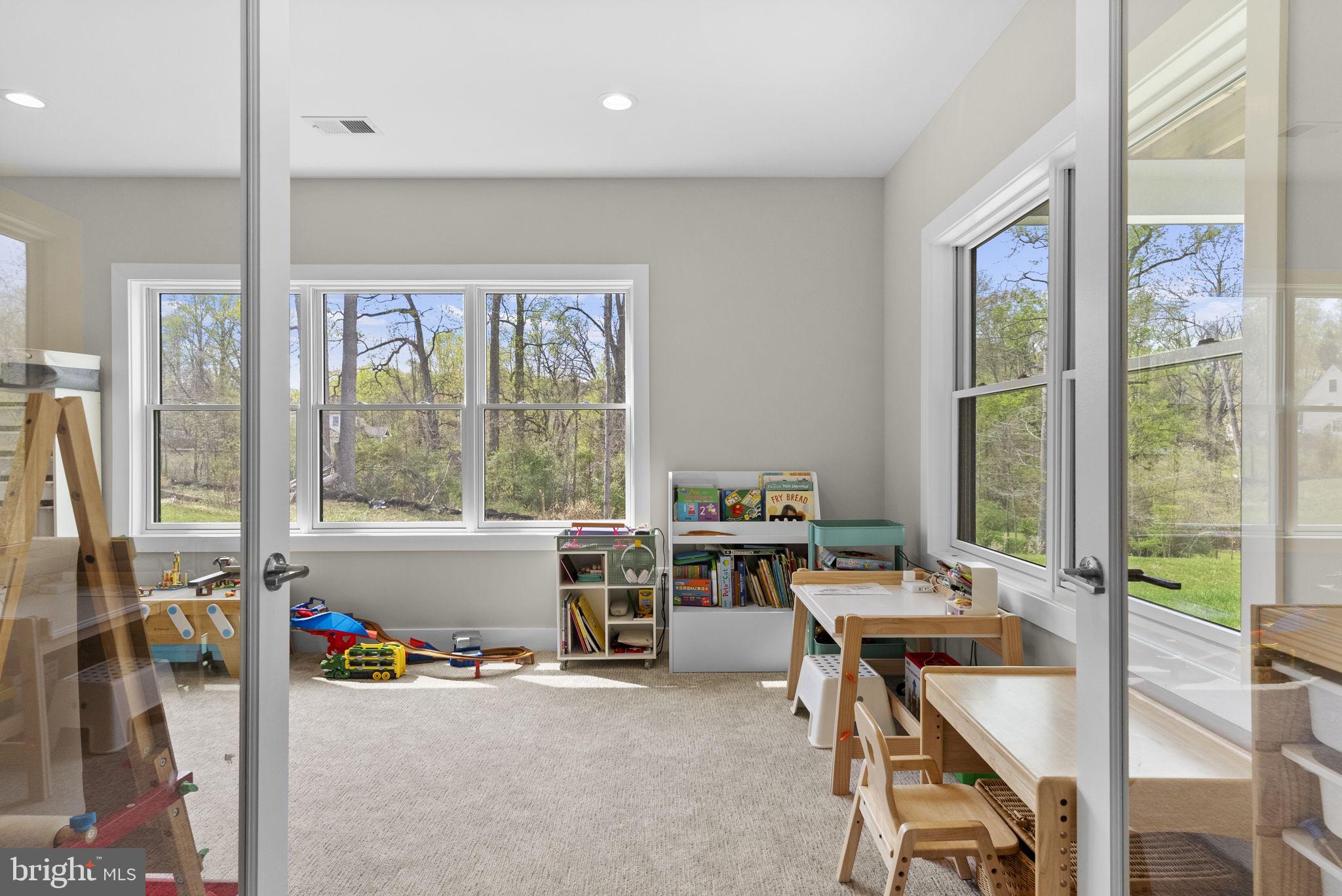 GARNET POINTE - Residential