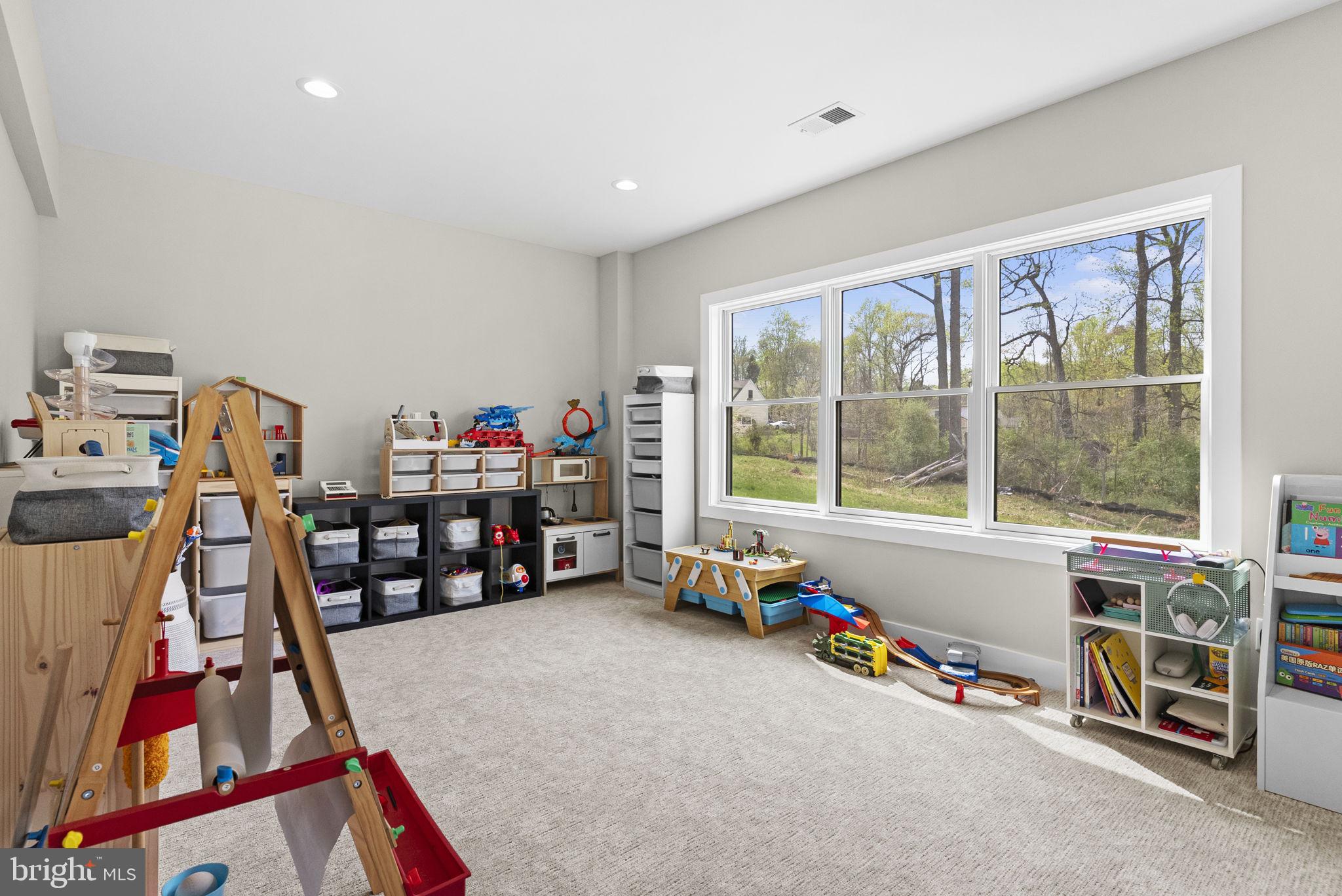 GARNET POINTE - Residential