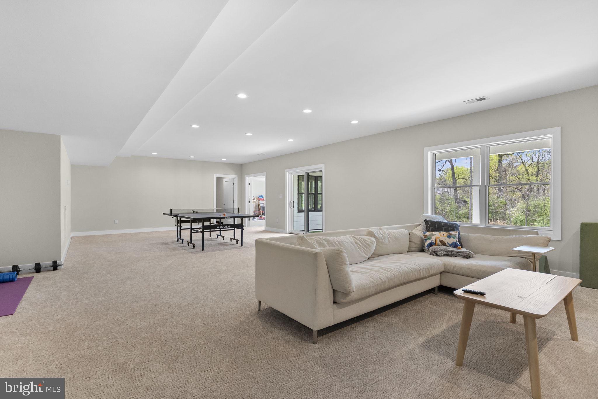 GARNET POINTE - Residential