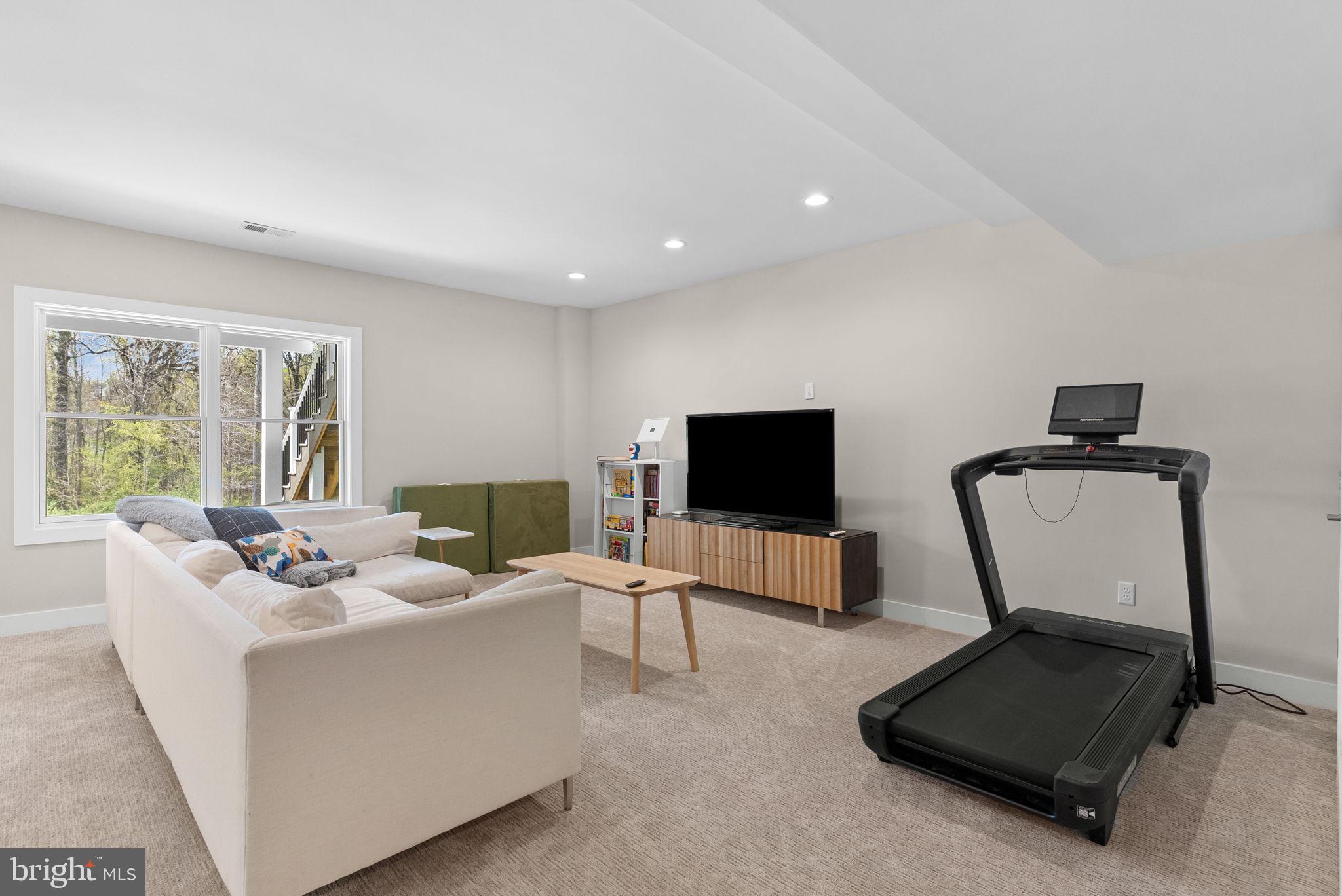 GARNET POINTE - Residential