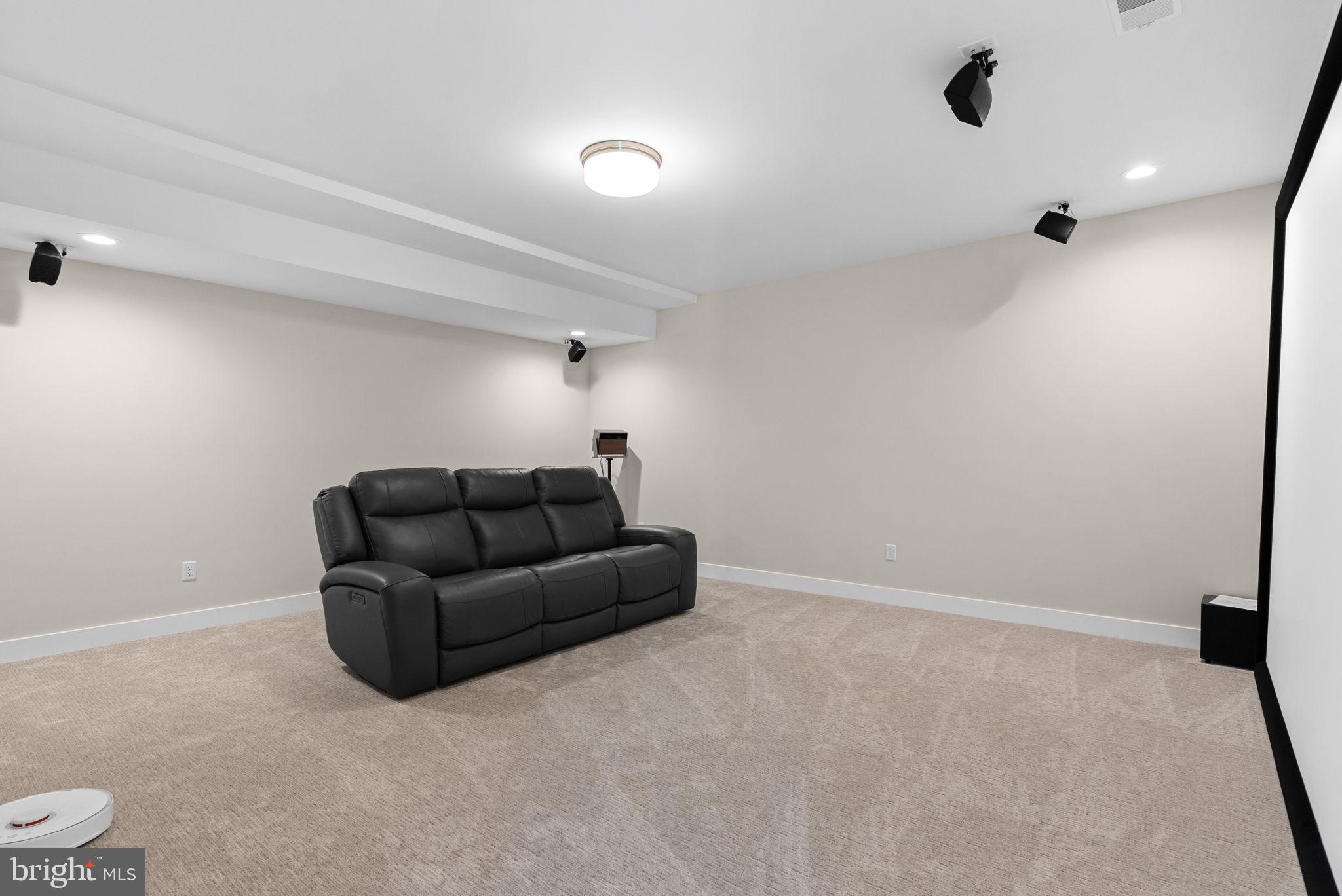 GARNET POINTE - Residential