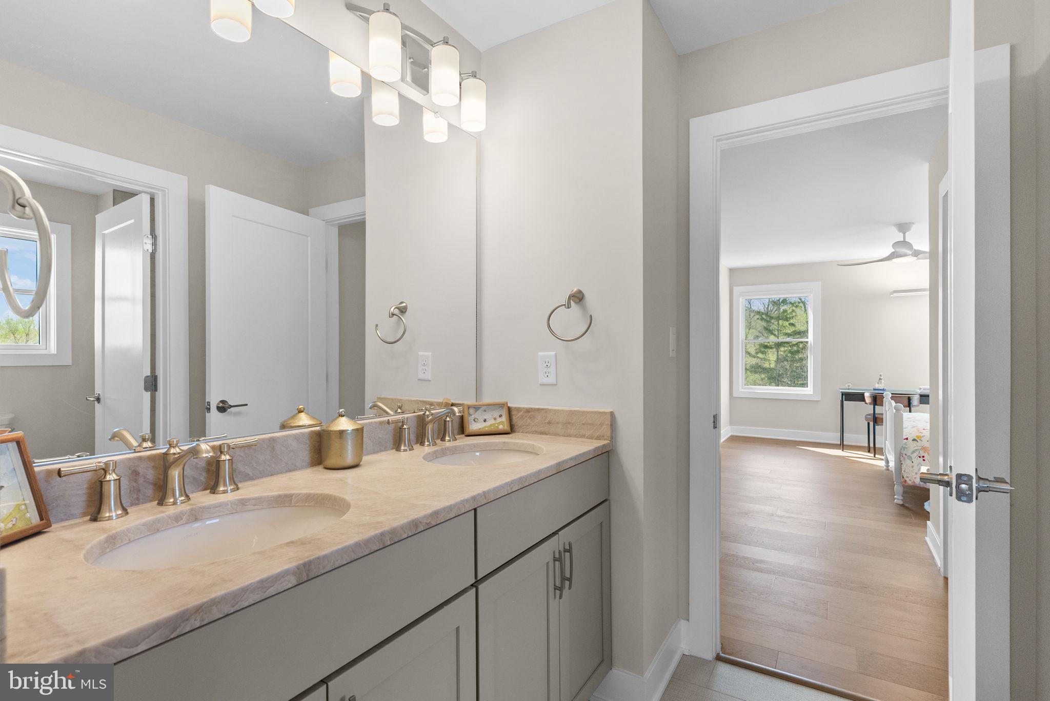 GARNET POINTE - Residential