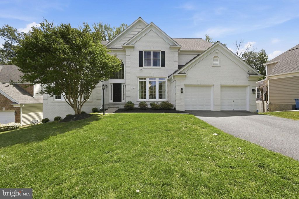 Photo of 4929 Sammy Joe Drive, FAIRFAX, VA 22030 (MLS # VAFX2310950)