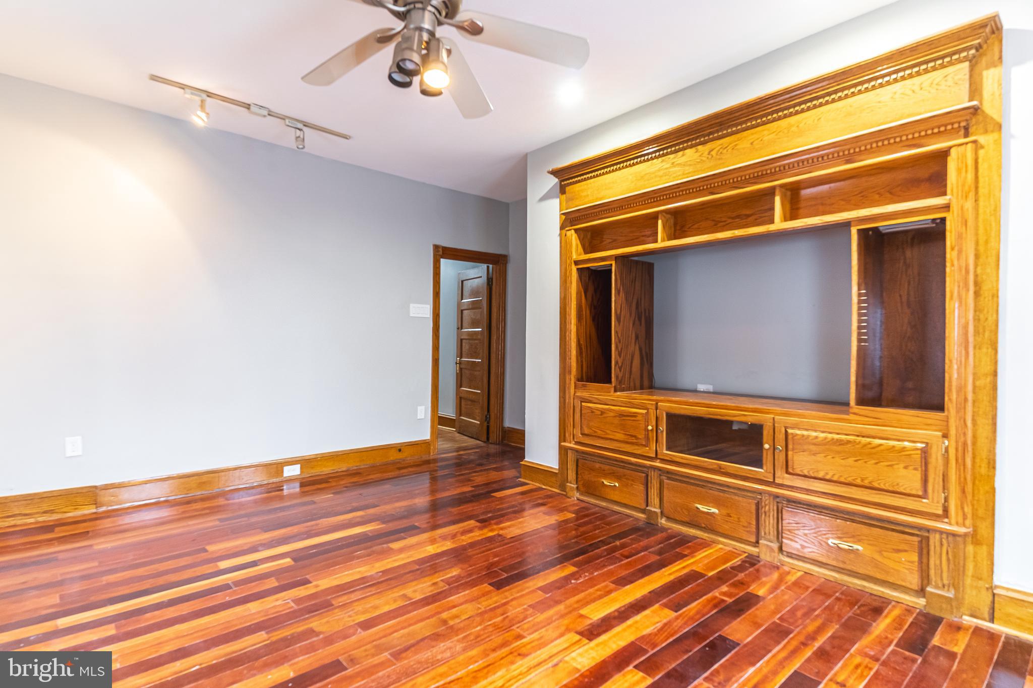 UNIVERSITY CITY - Residential